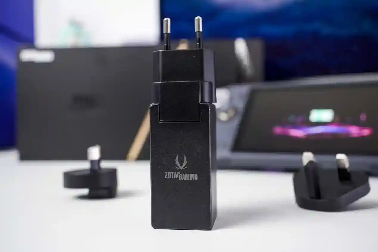首款AMOLED掌机！索泰ZONE掌机首发评测：堆料但又没那么堆