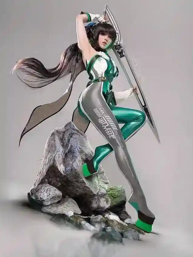 波兰美女Cos《剑星》女主伊芙 穿泳装秀绝美身材