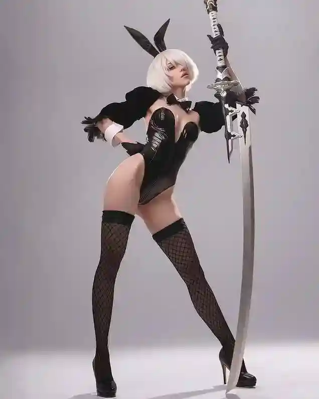 波兰美女Cos《剑星》女主伊芙 穿泳装秀绝美身材