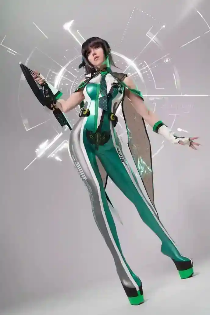 波兰美女Cos《剑星》女主伊芙 穿泳装秀绝美身材