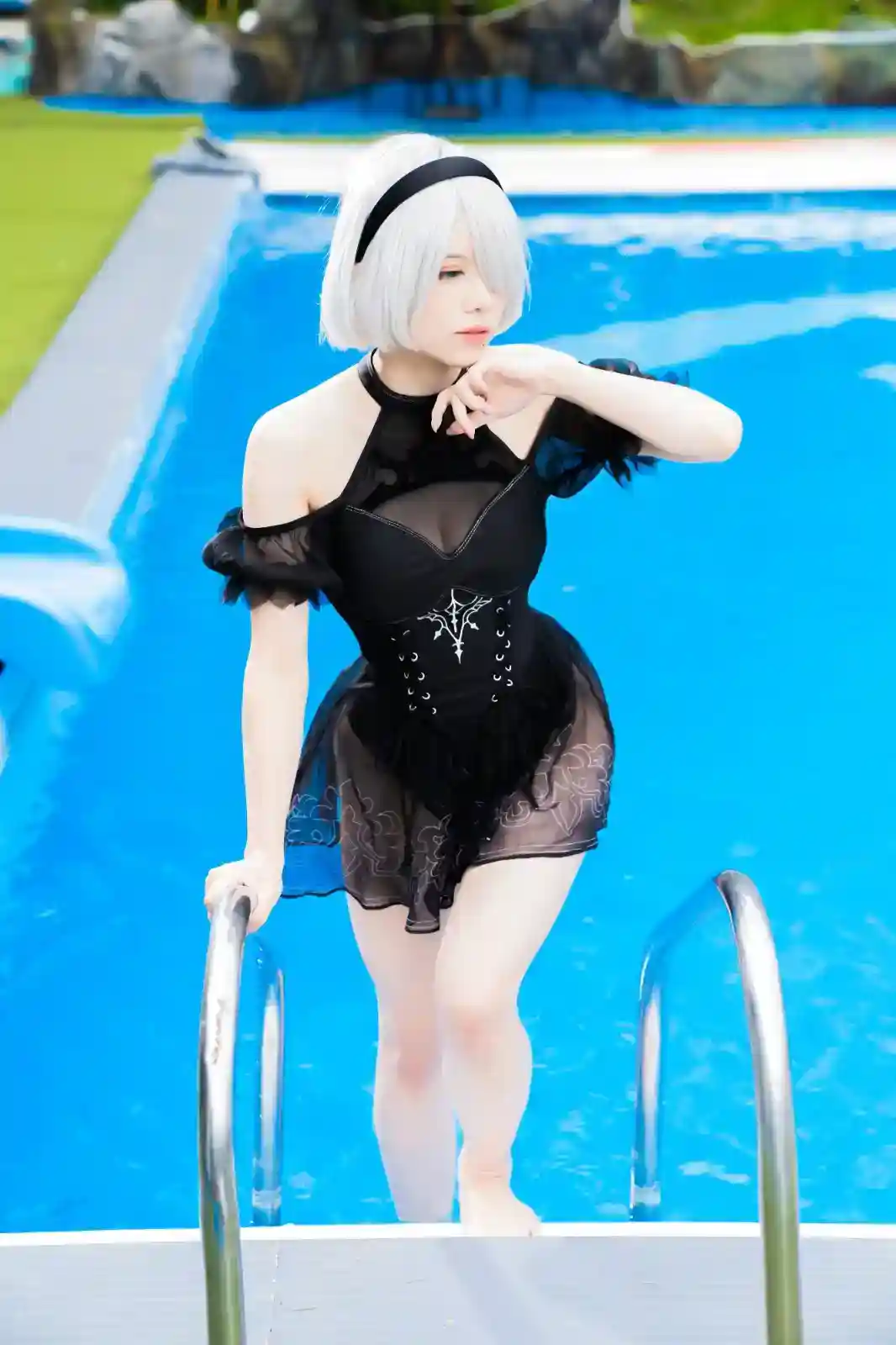 国外美女Cos《尼尔》2B小姐姐 展示性感好身材