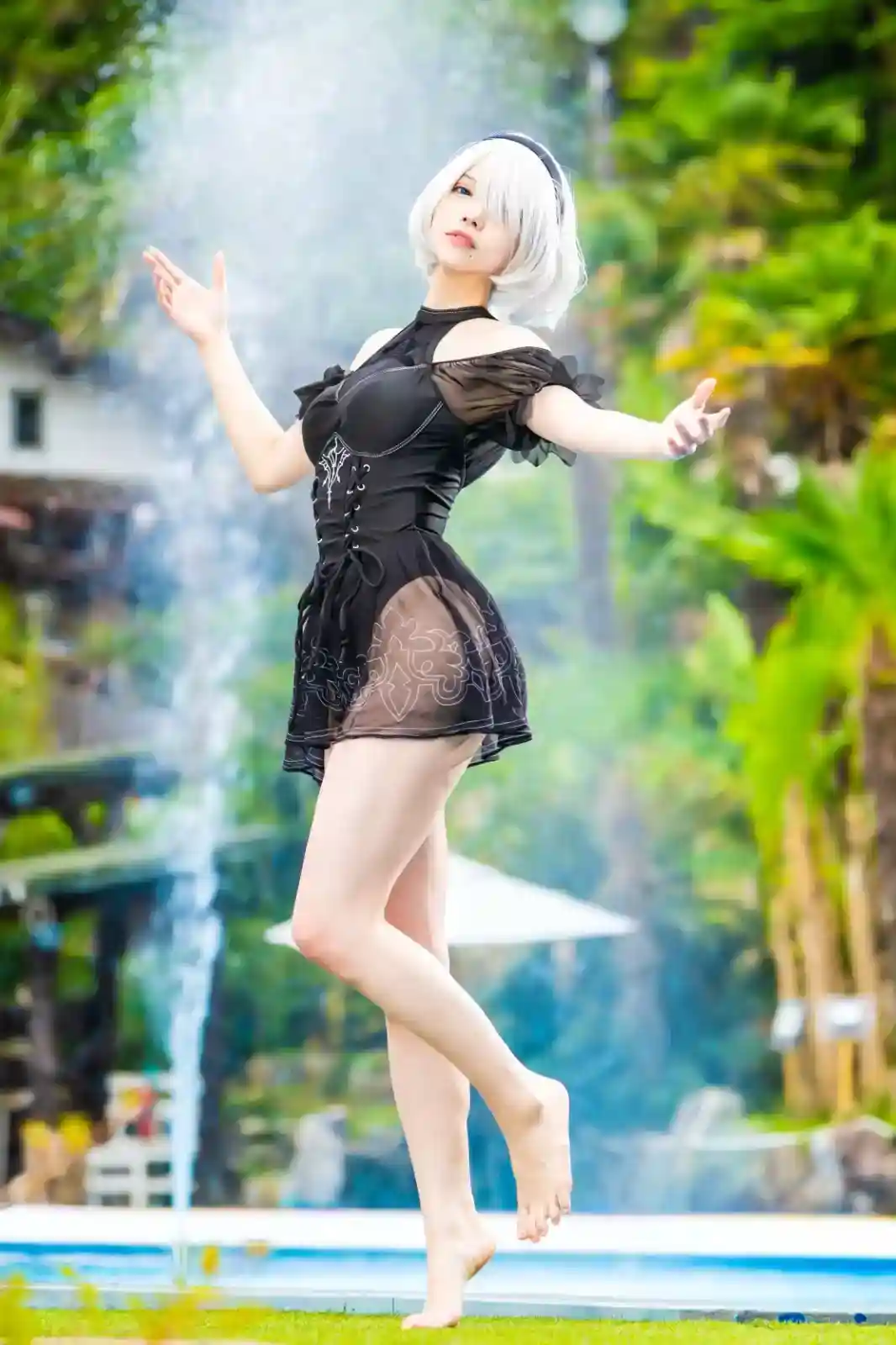 国外美女Cos《尼尔》2B小姐姐 展示性感好身材